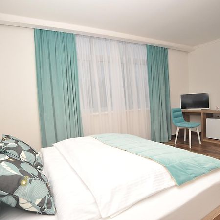 Motel As Hadzici Екстер'єр фото