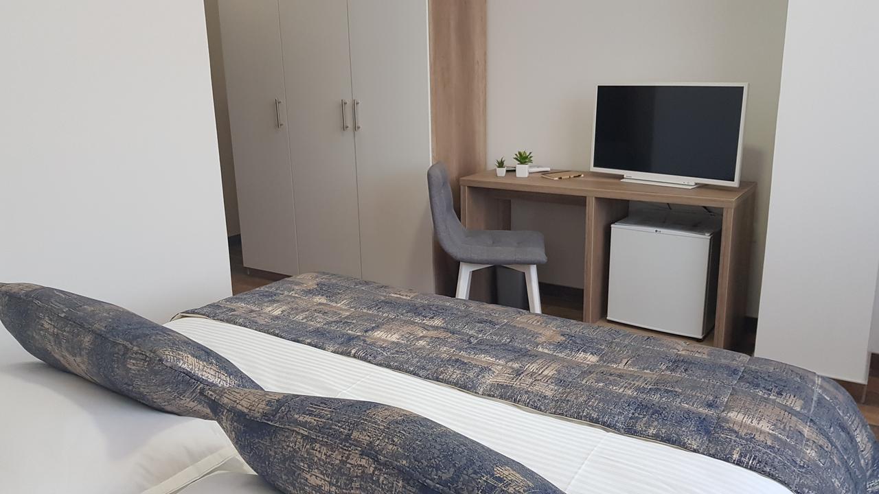 Motel As Hadzici Екстер'єр фото