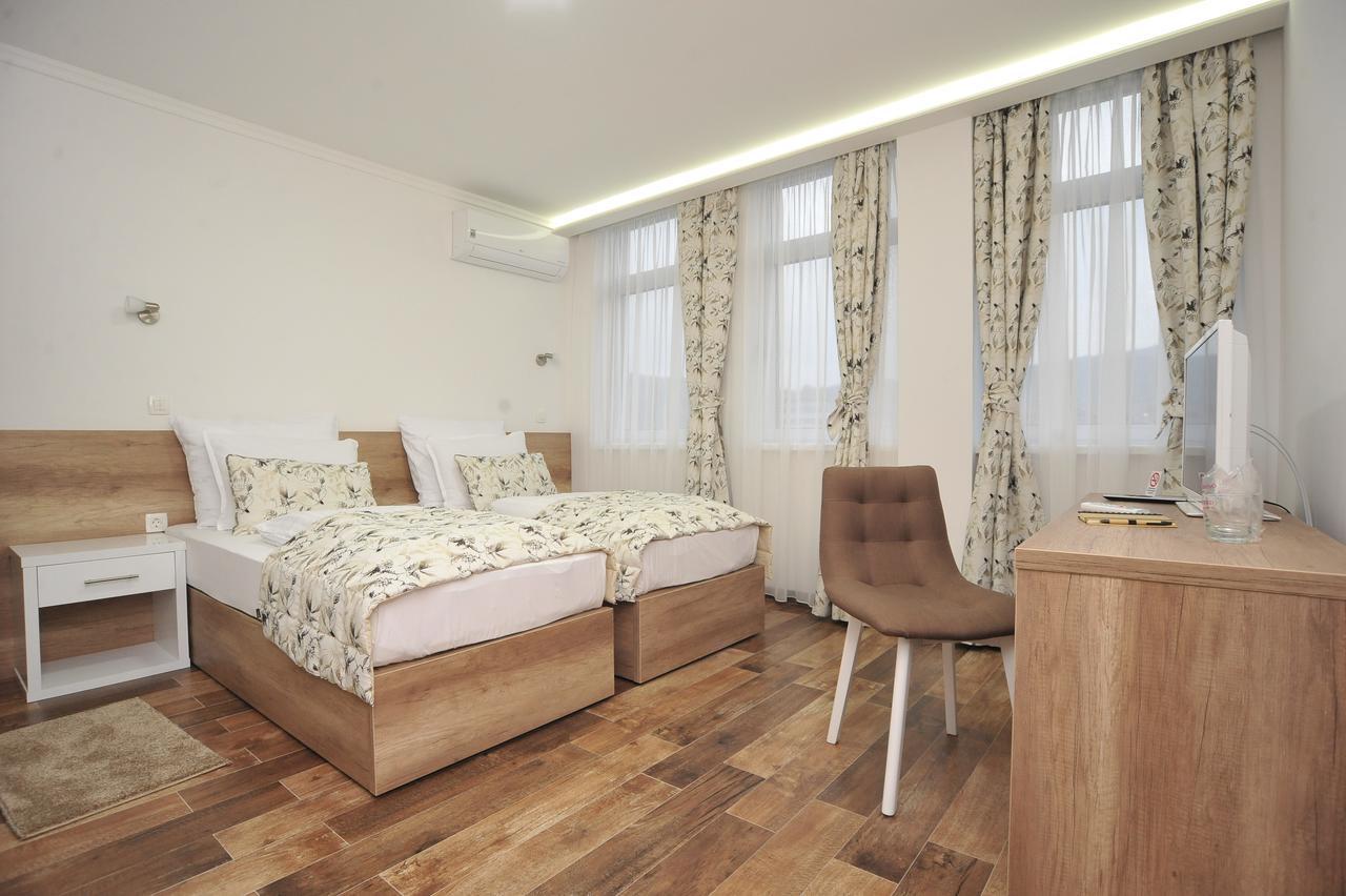 Motel As Hadzici Екстер'єр фото